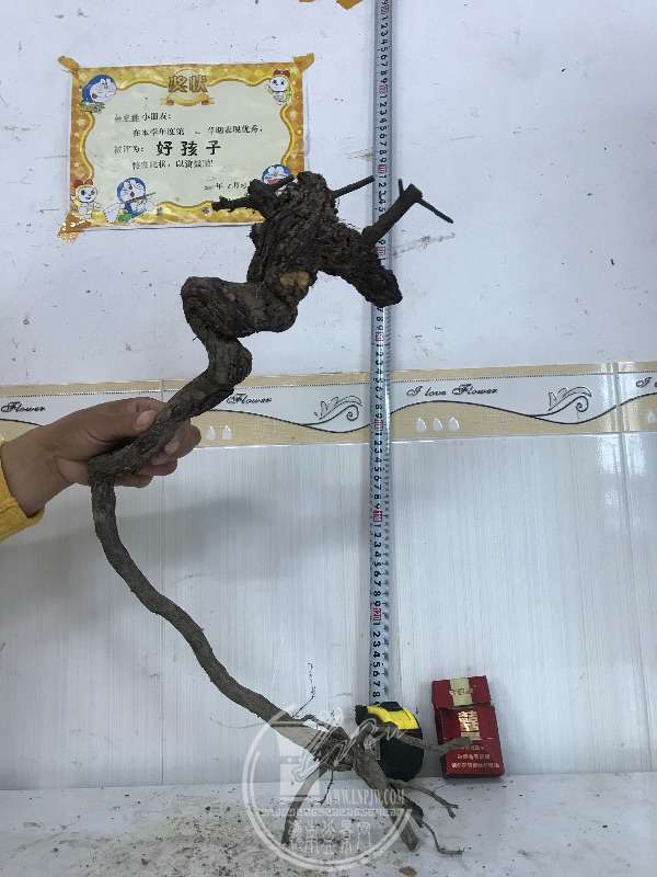 915880